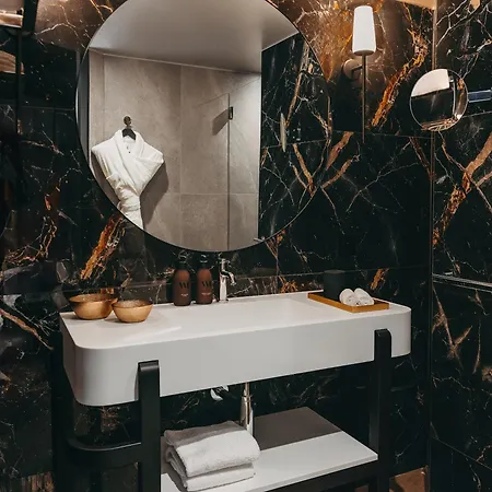 Barnett Hotel 4*