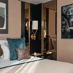 Barnett Paris