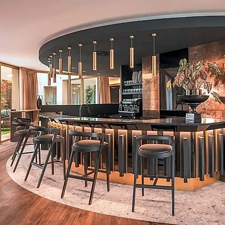 Barnett Hotel 4*