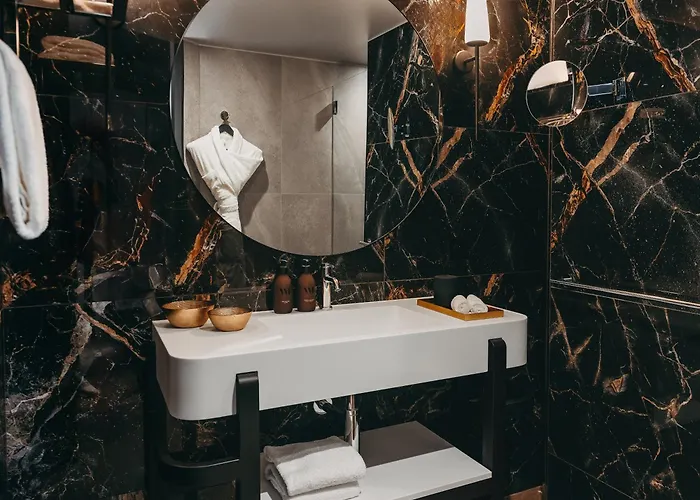 Barnett Hotel 4*